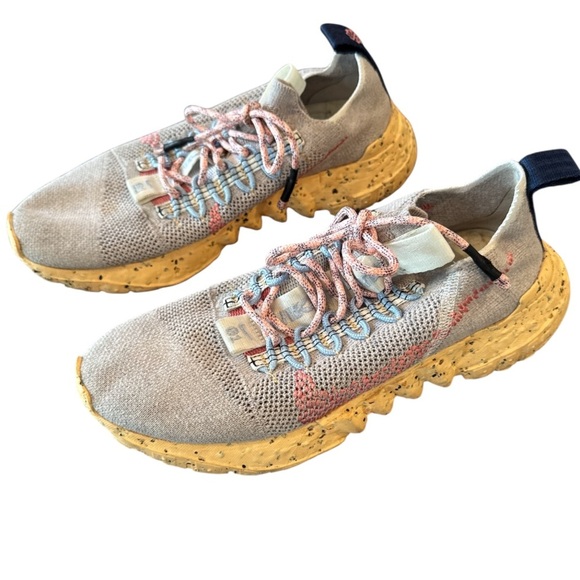 Nike Space Hippie 01 Melon Tint Limited Edition Sneakers Size 8 NWOT - Picture 2 of 9